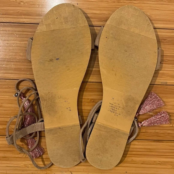 STEVE MADDEN Boho Beachy Leg Wrap Metallic Tassel Beaded Bells Sandals - Picture 5 of 6